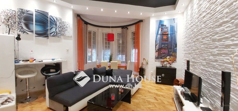 A hét lakása: ovális étkező és gardrób szoba Szolnokon!