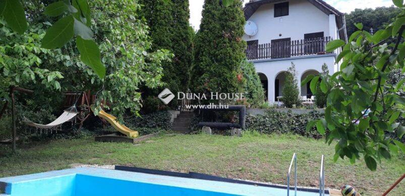 A hét ingatlana: szőlő, medence, tartós örömök!