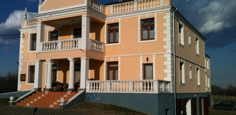 330 millióért eladó a galamboki, kastély jellegű ingatlan