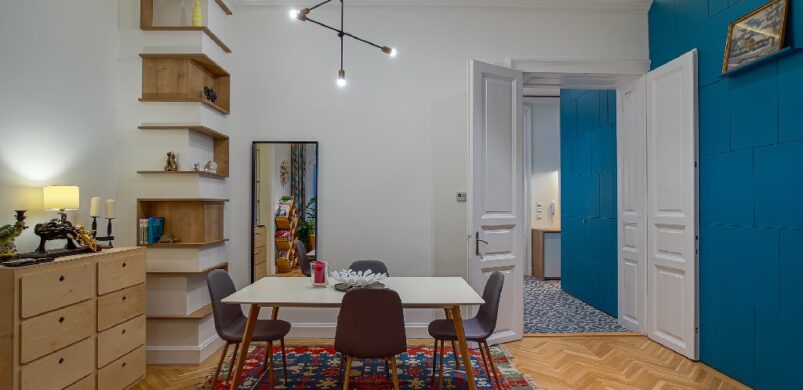 Kék árnyalatok és elegancia a Szív utcában