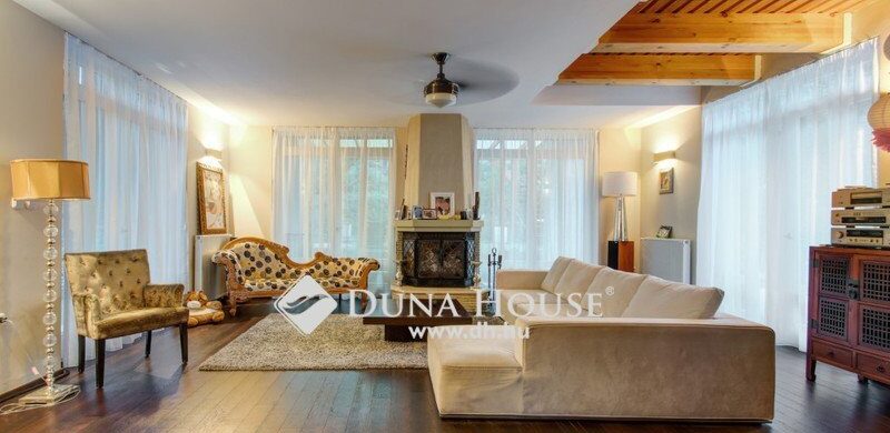 Fotók, szavak helyett: egy leányfalui luxus otthon