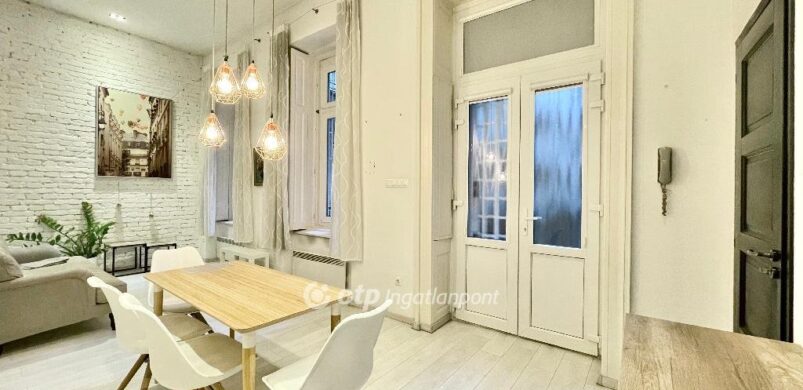 Hófehér álom a Vígszínház mellett