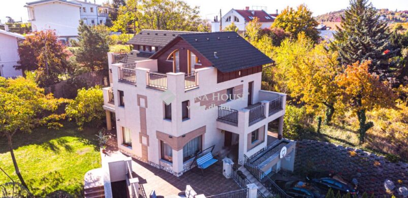 Nézzen szét egy 240 milliós pécsi otthonban!