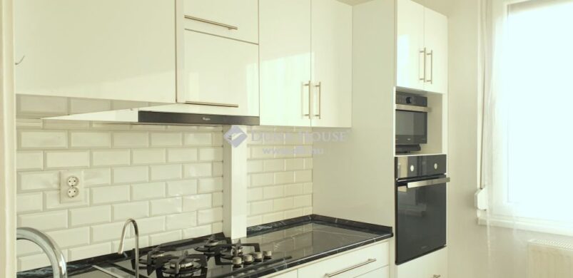 Hófehér és egy kis azúr: tavaszi hangulat egy békéscsabai lakásban!