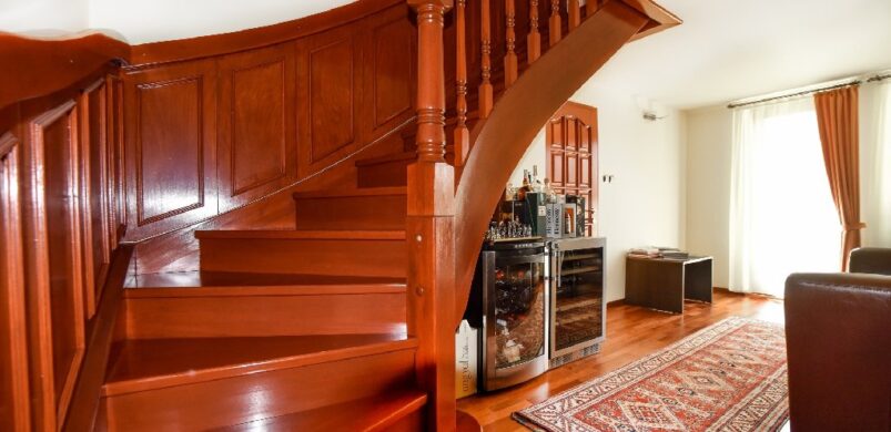 Közel egy éve a piacon a megye “legje”, egy milliárdot érő ház