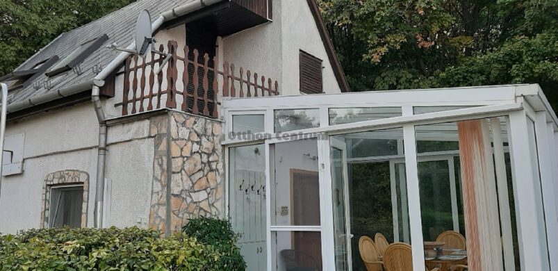 Amikor látszik, hogy fájó szerelemmel kínálják a hétvégi házat…