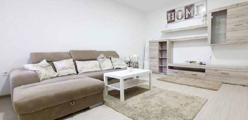 A fotók alapján meg nem mondanánk, hogy alagsori ez a lakás!