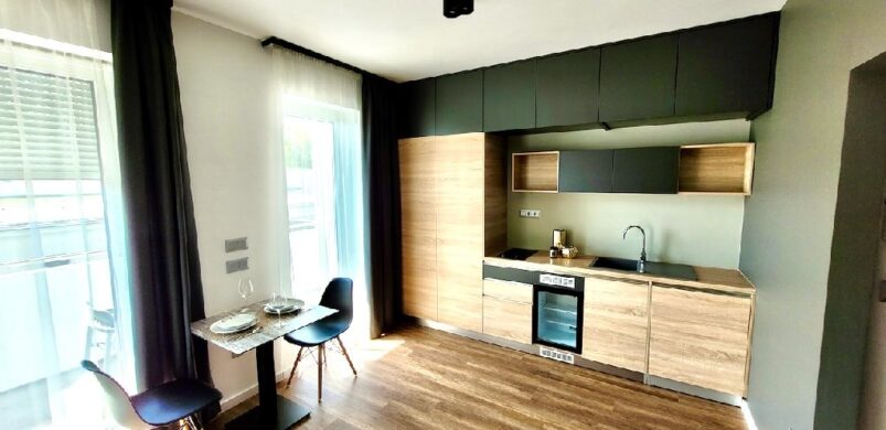 Egy szürke otthon, közel sem fakó hangulattal!