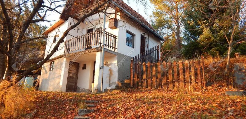 Ennél több nem is kell a nyárra: egy 7,5 milliós egri nyaraló