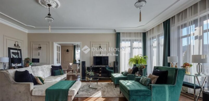 Gigantikus luxus otthon Solymáron, 448 millióért!