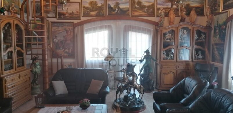 Kint vagy bent? Egy családi ház dilemmája Tokajban!