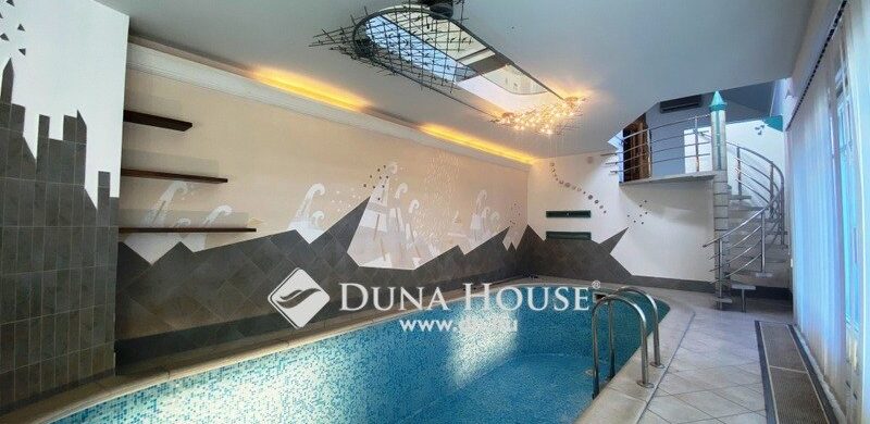 Borospince és kandalló Kecskeméten, 130 millióért!