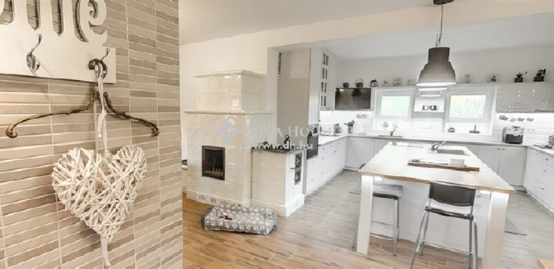 A hét ingatlana: lajosmizsei álomotthon 8 hektáros erdővel