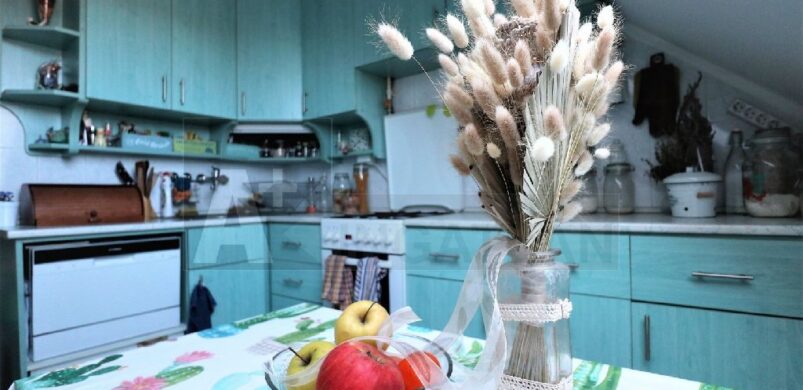 Boltíves + tetőteres = kuckózós! A hét szegedi kislakása következik!