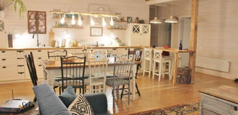 Skandináv módi: na ezért jó a fehérre festett lambéria és gerenda!