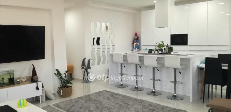 Hófehér, minimál stílus 180 nm-en, Nyíregyházán