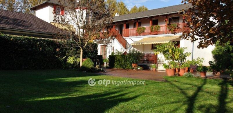 Heti ingatlan nyalánkság: eladó egy 468 nm-es, siófoki lakóház