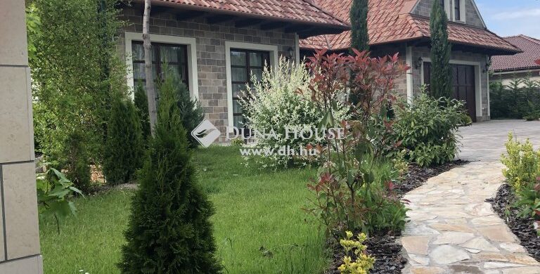 Egy kis Anglia Zamárdiban: egy 380 milliós ház, ínyenceknek!