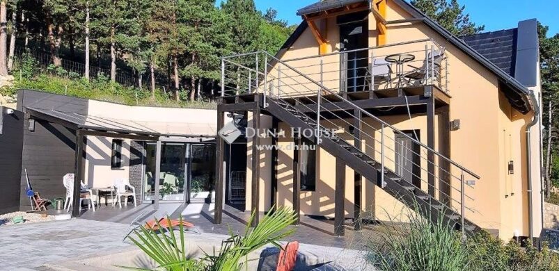 Egy 695 milliós balatonfüredi ajánlat, nem csak Fradi drukkereknek