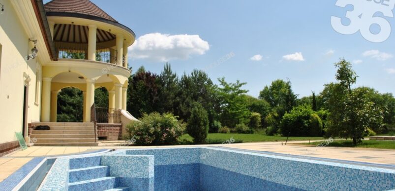 Egy kecskeméti luxus otthon elvehetetlen panorámával