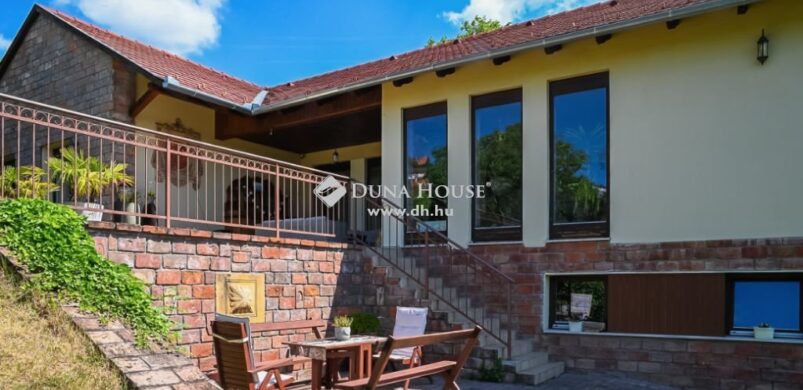 Egy szinten szinte minden: toszkán hangulat Pécsen, 270 nm-en!