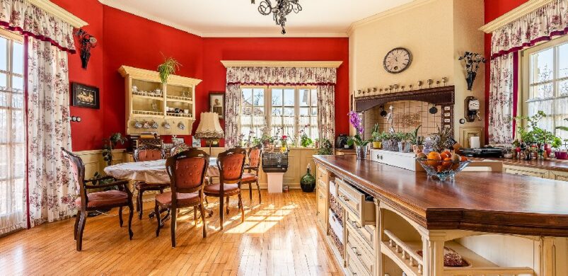 Eldobni mindent: ennél a felcsúti villánál nincs izgalmasabb ingatlan Fejér megyében!