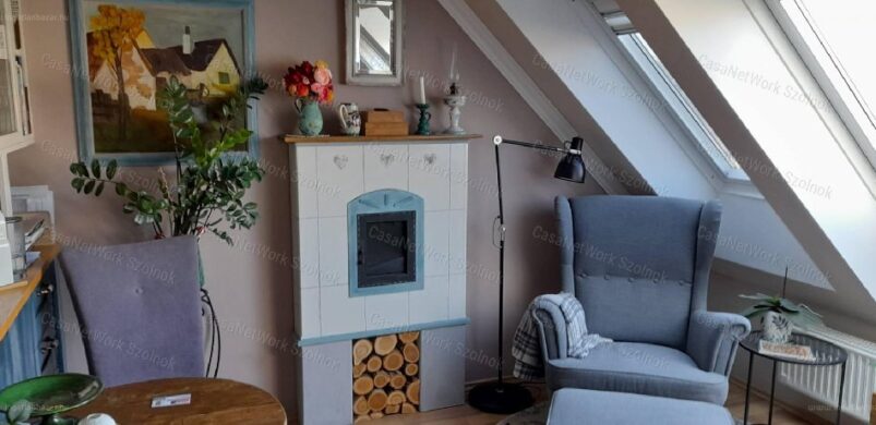 Íme egy “beleszeretős tetőtéri lakás” Szolnokon!