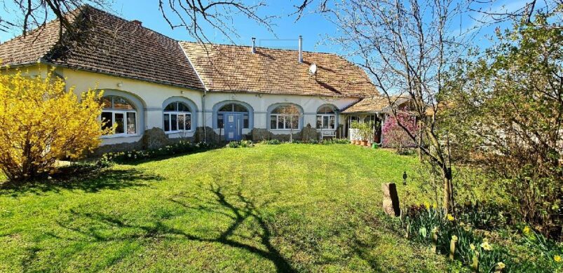 És most jöjjön egy kúria jellegű ház Szombathelyről!