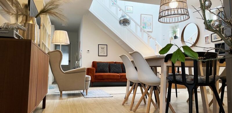 Egy kecskeméti házában Mona Lisa szája is fülig ér!