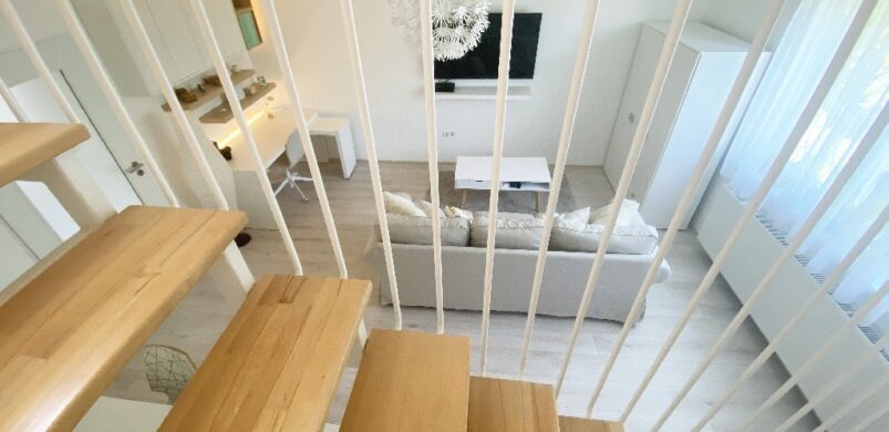 Íme egy hófehér, belső kétszintes pécsi szépség!