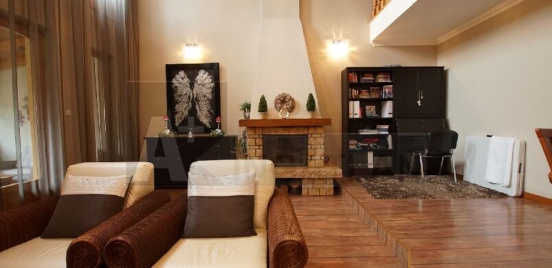 Barna álomotthon Rókuson, szürke színnel meghintve