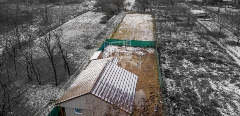 Élet Győrszentivánon szomszédok nélkül: Kéne, mi? 