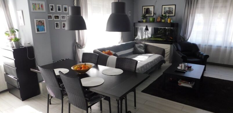 Egy ház, két lakás. És egy kipofozásra váró kert és terasz!