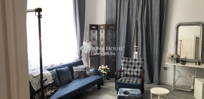 Egy elegáns, többfunkciós épület Alcsiszigetről!