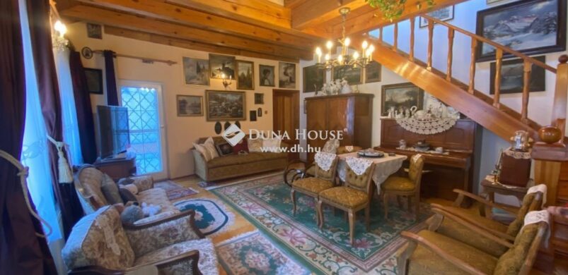 “Nagypolgári tetőtér” és üzletsor az egyben?