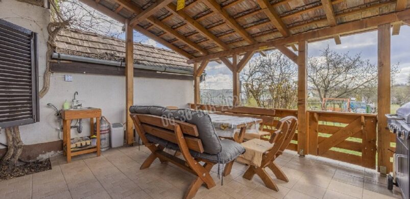 Rétság, te csodás! Avagy egy kis ház nagy lehetőségekkel eladó!