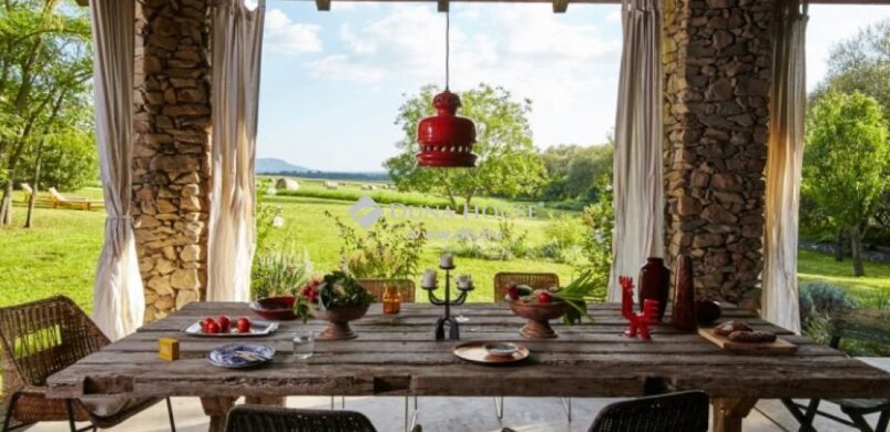 Az év ingatlana címet is megérdemli ez a csoda Sáskán!