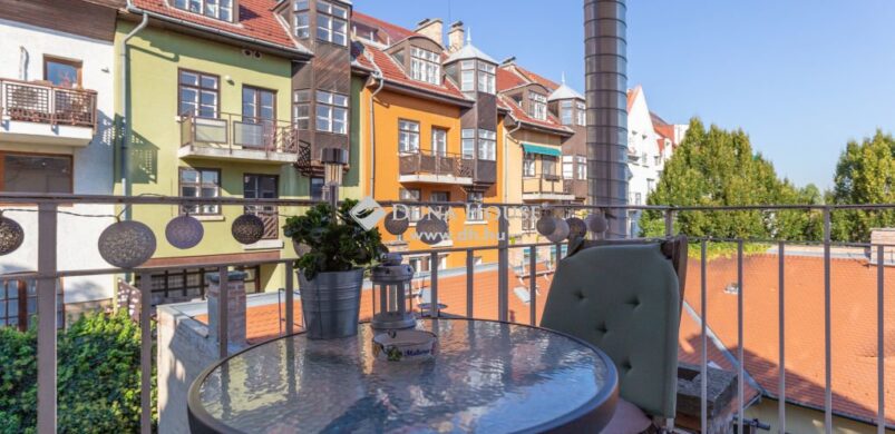 Szalag utcai, felső szinti lakás: kéne, mi?