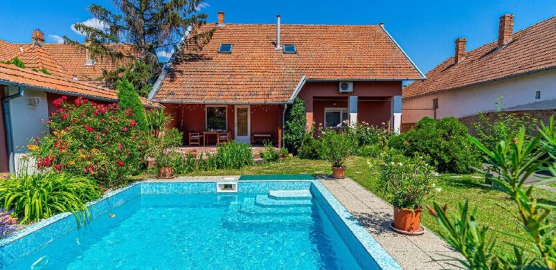 Egy békéscsabai medencés ház, ahol mindegy, milyen nagy a hőség!