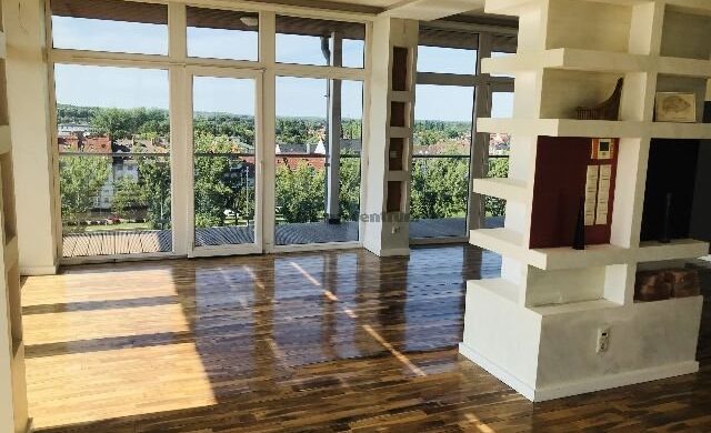 Páratlan kilátás Győr talán legmenőbb erkélyéről, egy 300 nm-es otthonból!