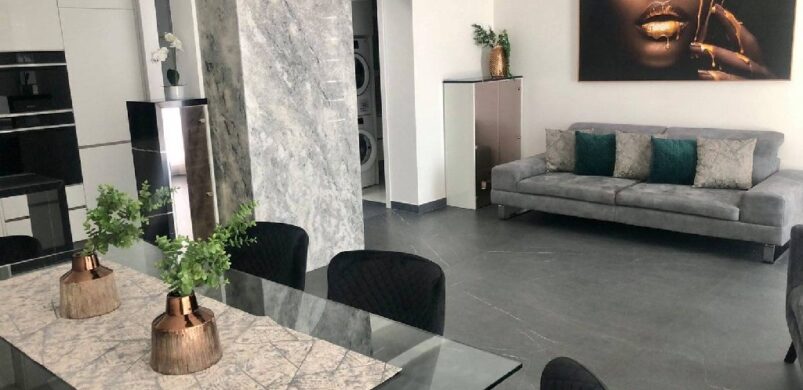 Luxus penthouse és kilátás a zsinagógára. Mi kell még? A teljes berendezés!