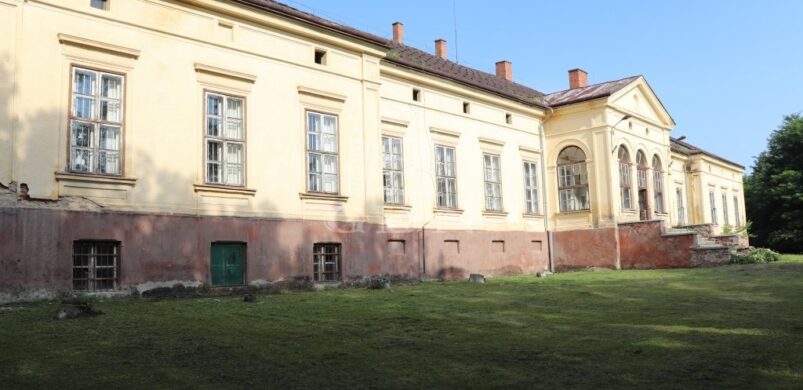 49 millióért eladó Nyírmártonfalván a Reviczky-kastély!