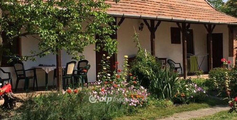 Fürdődézsa, szaunaház: íme egy autentikus házikó Tiszanánán!