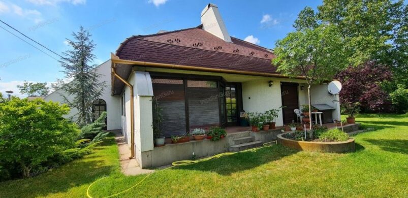 Cserkeszőlő szépe: avagy egy különleges ház cserépkályhával eladó!