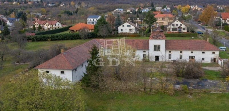 395 millióért eladó Magyarország legszebb uradalmi présháza!