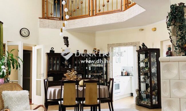 Családi otthon Szekszárdon műteremmel eladó!