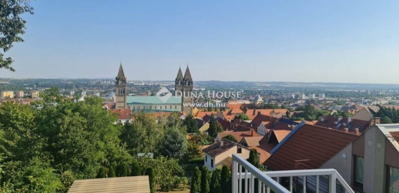 Katalógus otthon elképesztő kilátással: ez lenne Pécs legjobb lakása?