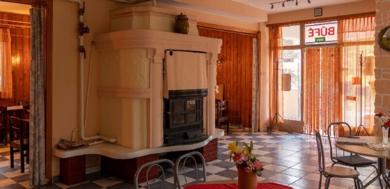 Egy panzió Szanazug üdülő részén, amit a kályha miatt azonnal megvennénk!