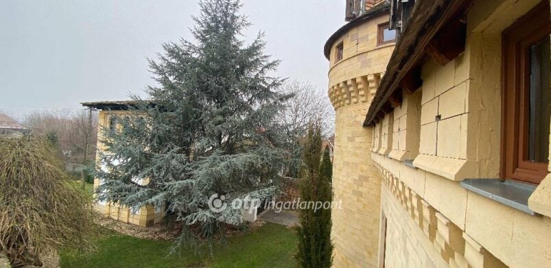 Még mindig eladó a XV. századi várkastély mintájára épült gyulai luxus ingatlan!