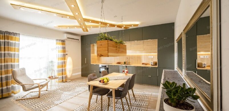 Szürke-sárga: íme egy elképesztően szép, 159 milliós pesti lakás!